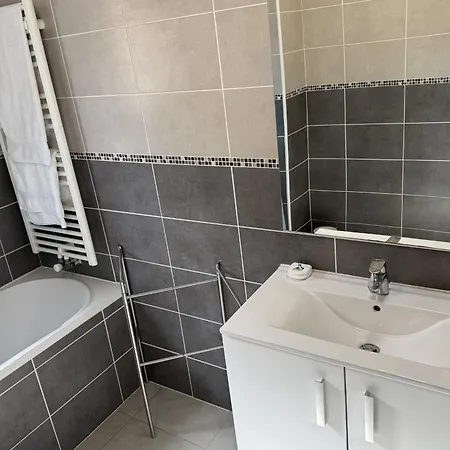 Apartment Spacious T3 With Terrace In