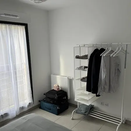 Spacious T3 With Terrace In Apartament Hyères