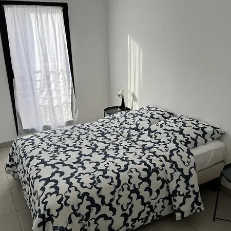 Apartament Spacious T3 With Terrace In Hyères