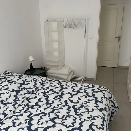 Apartment Spacious T3 With Terrace In Hyeres